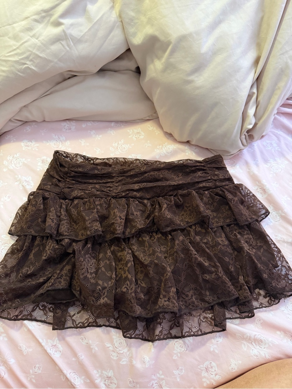 Edikted Brown Tiered Ruffle Mini Skirt - Boho Coquette Style 🐻